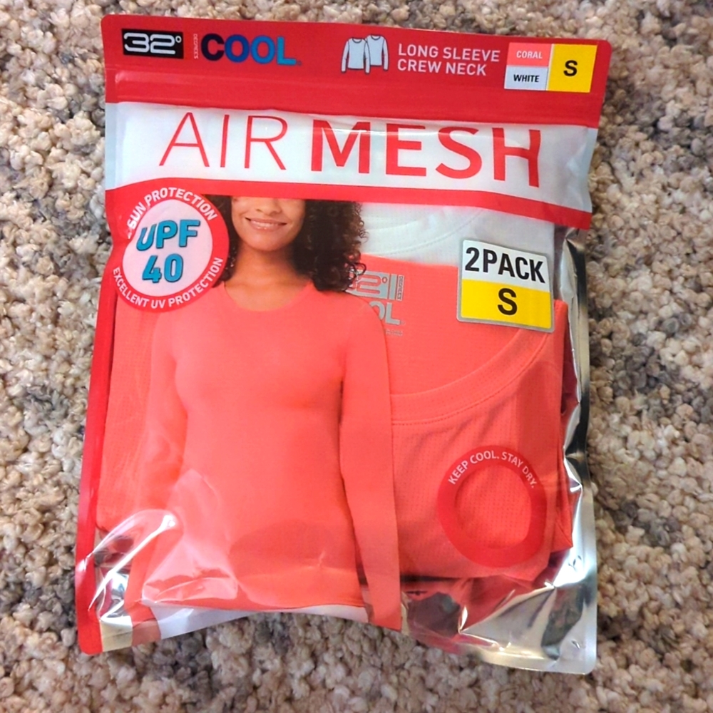 32 degrees long sleeve crew neck size S. NWT